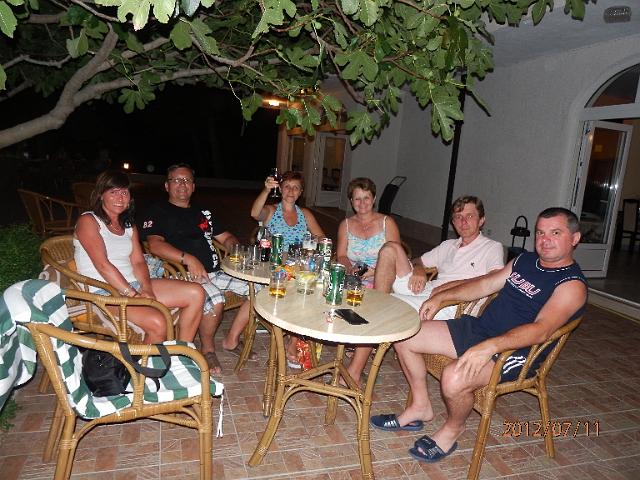 010 S kamaratmi na terase.JPG